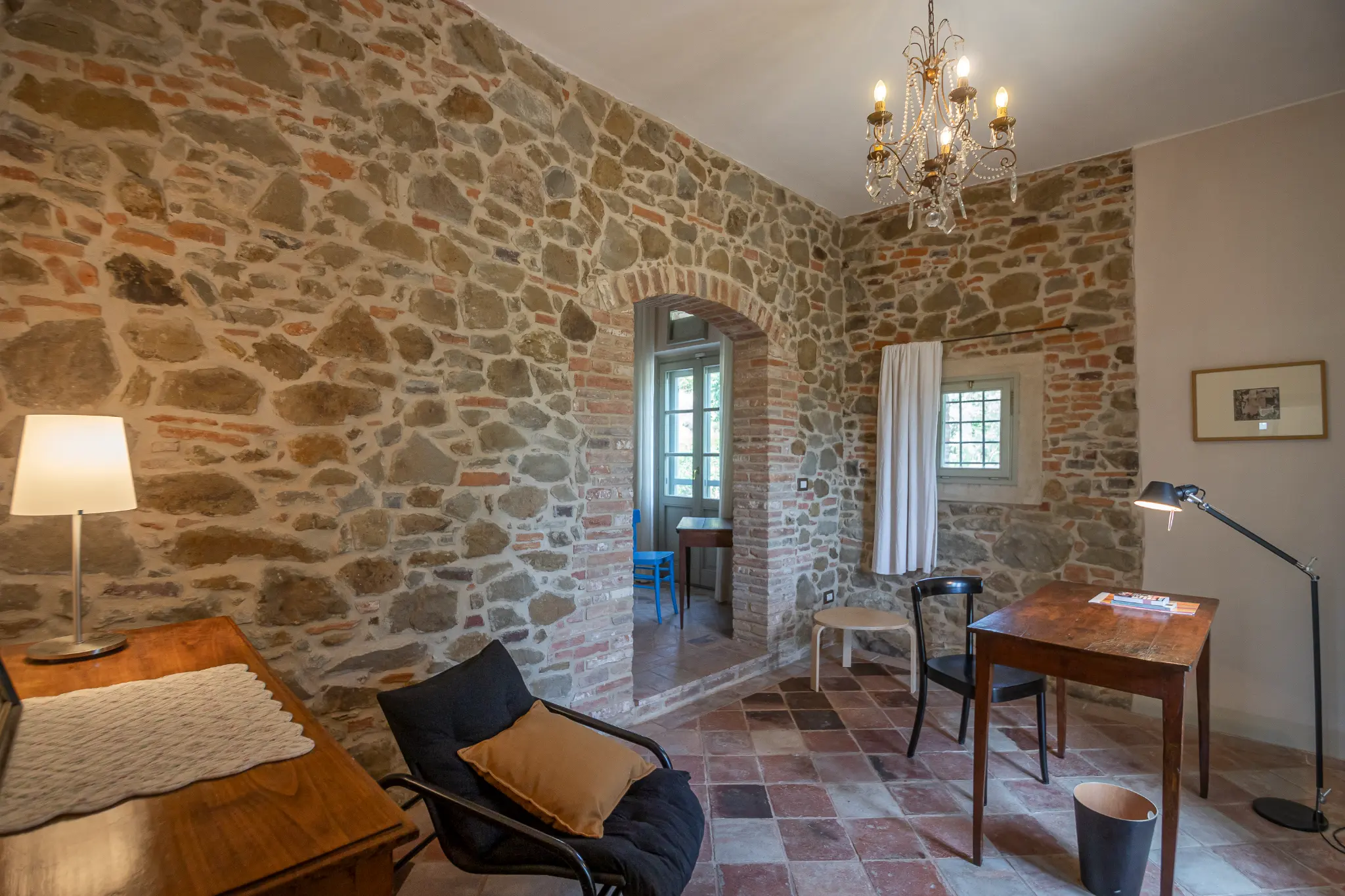 Ingresso e arco in pietra
