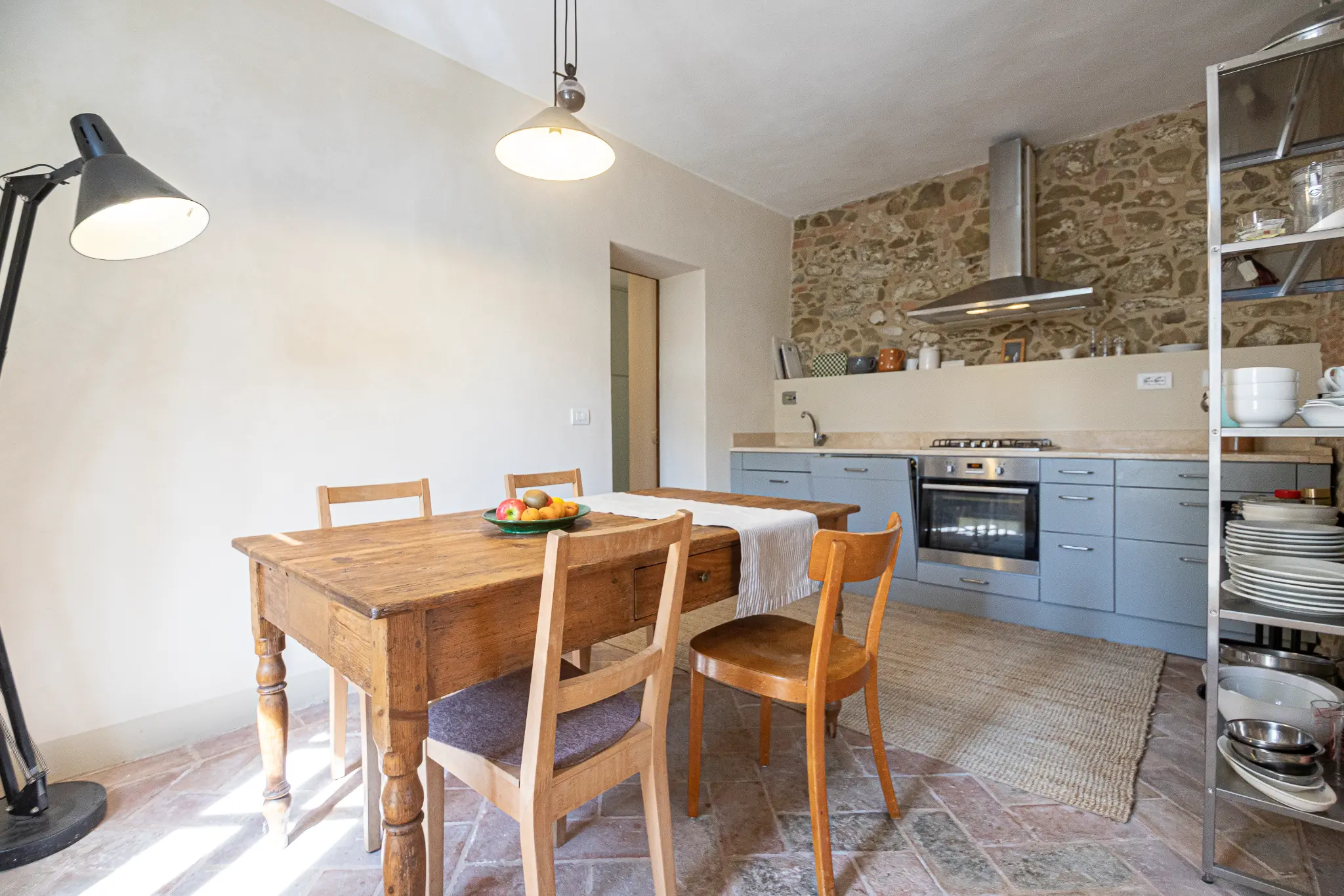 Zona pranzo esterna sotto il pergolato