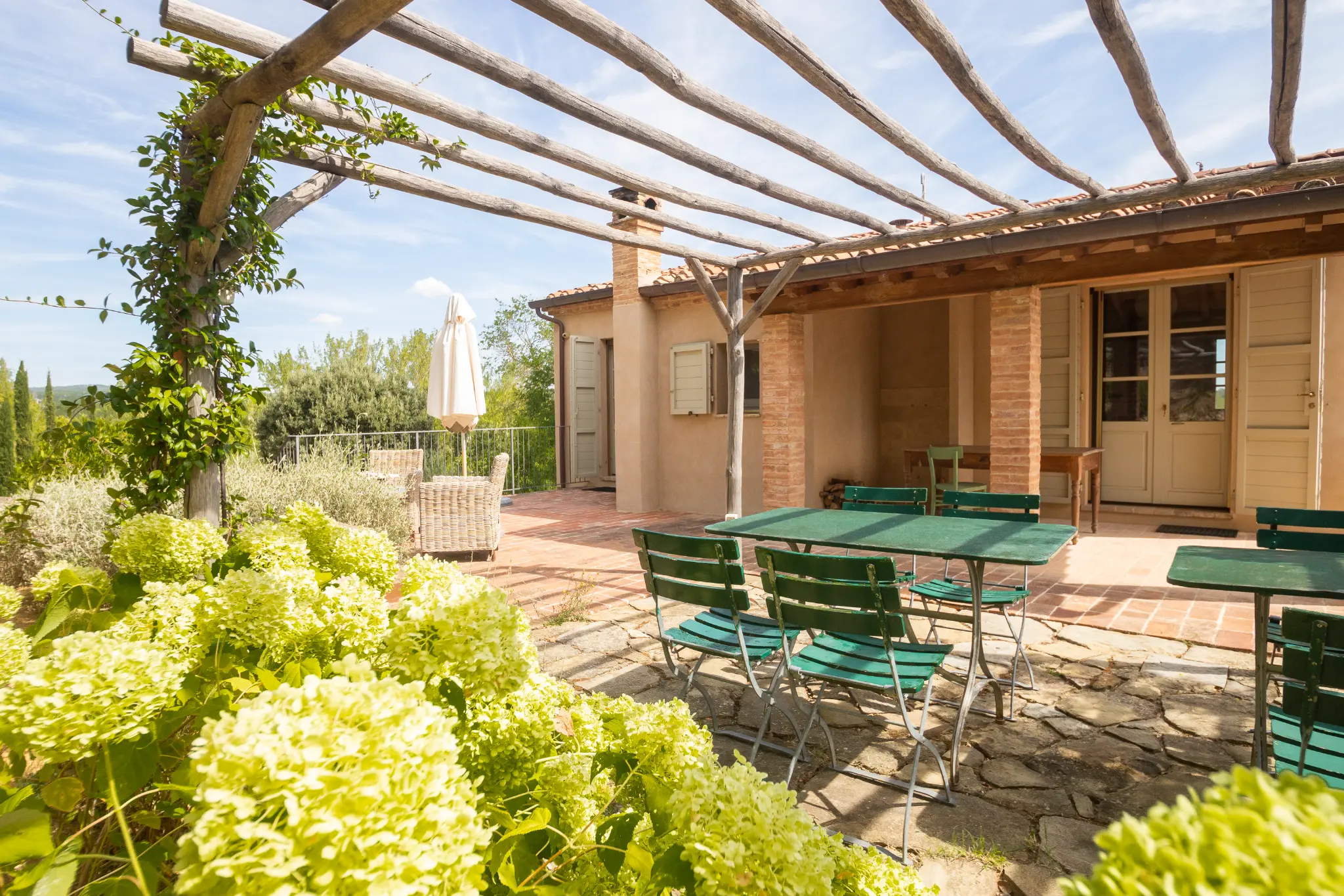 Piscina e area solarium